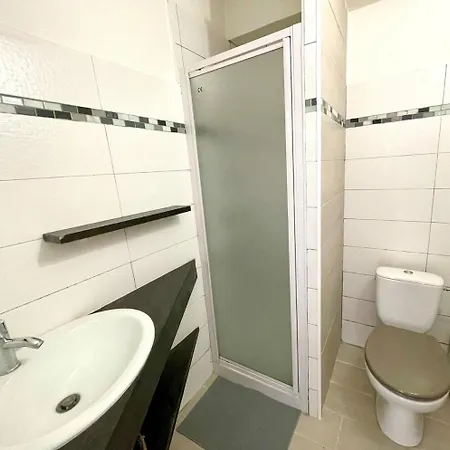 شقة T2 Bleu - Centre , Climatise , 5 Min De La Et A 250m De La Gare فالوريس