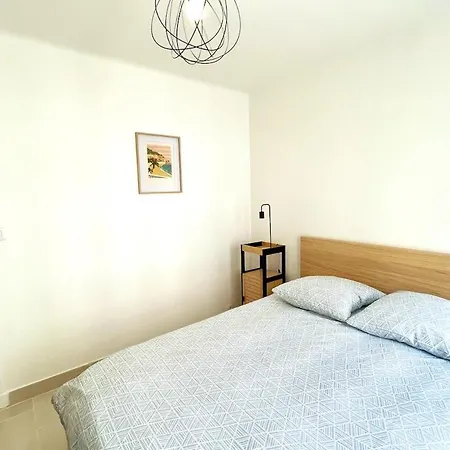 T2 Bleu - Centre , Climatise , 5 Min De La Et A 250m De La Gare * فالوريس