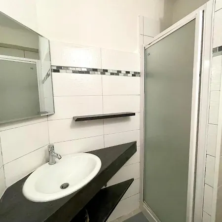 T2 Bleu - Centre , Climatise , 5 Min De La Et A 250m De La Gare شقة *