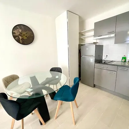 شقة T2 Bleu - Centre , Climatise , 5 Min De La Et A 250m De La Gare